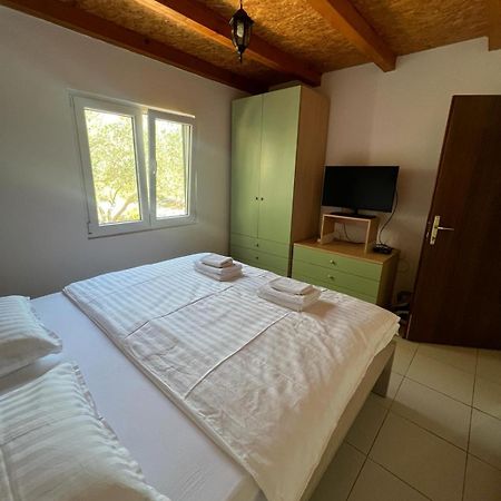 Вилла Kuca Za Odmor Buba, Otok Zut Pristanisce Экстерьер фото